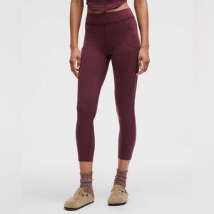Lululemon Soft Sueded High-Rise Tight 25"
Garnet / Garnet Women's Size 12 W5GJCS